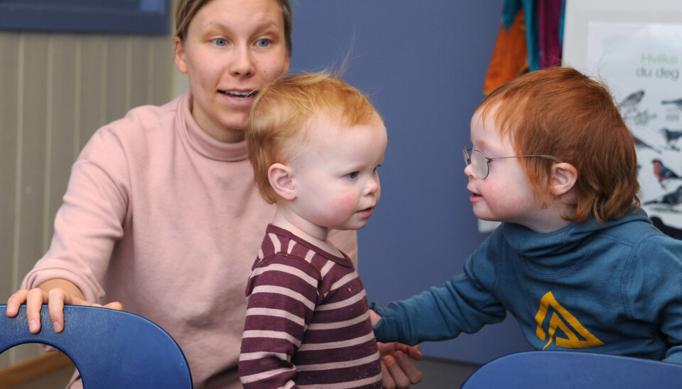Det er ikke så ofte alle fire sitter stille ved bordet samtidig: Pia (5) (t.v.), Maja (2), Filip (3) og Linus (2).