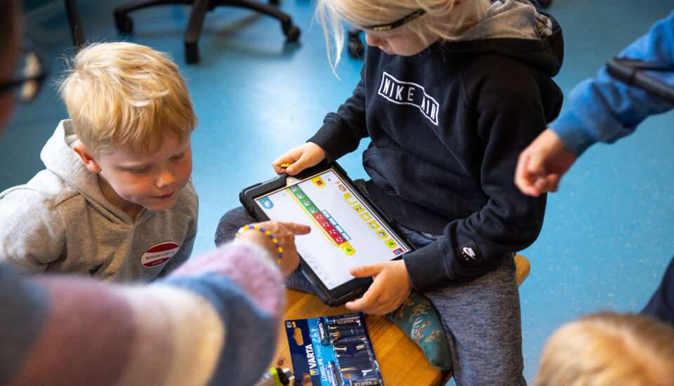 Er det tomt batteri eller feil blåtann- tilkopling som er årsaka til at legofrosken ikkje oppfører seg som han skal?